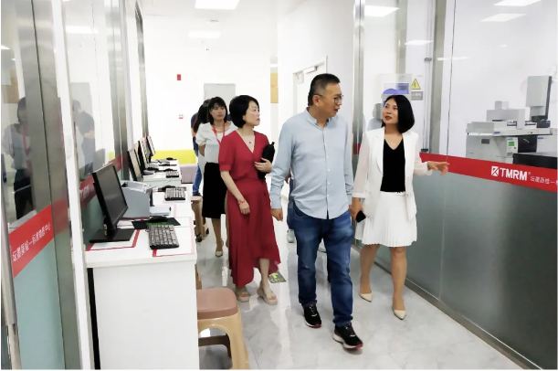 热烈欢迎华测检测认证集团董事长万峰莅临公司参观指导